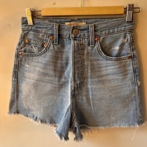 Levi’s Ribcage Shorts 25 EUC